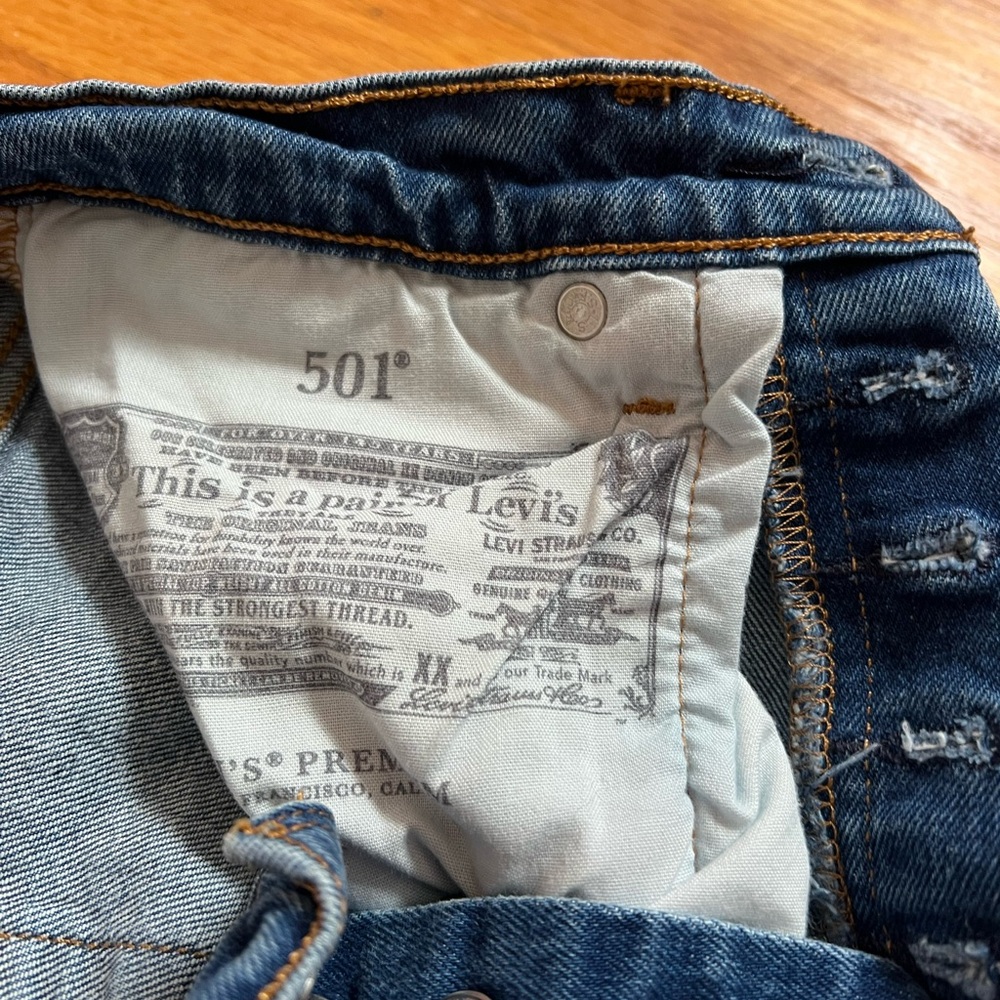 Levi’s 501 Jeans - Picture 4 of 4